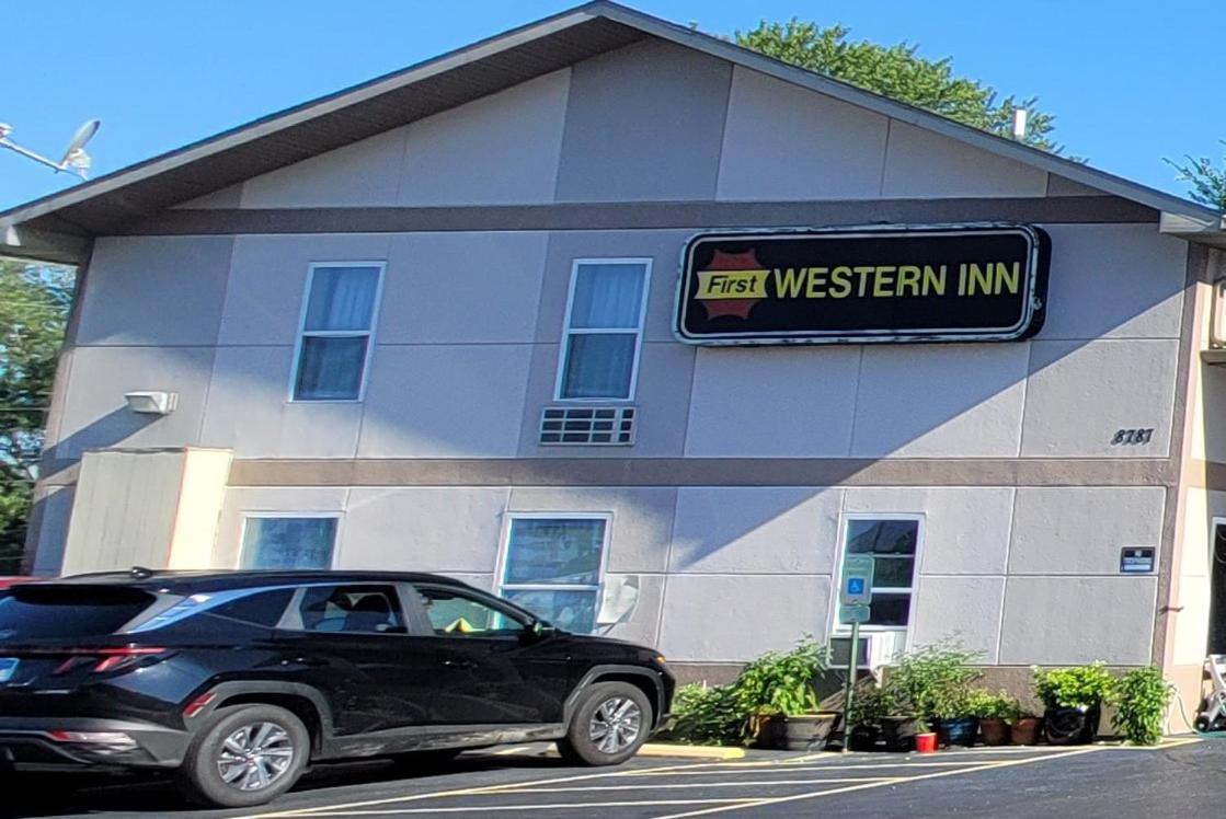 First Western Inn Caseyville Екстериор снимка