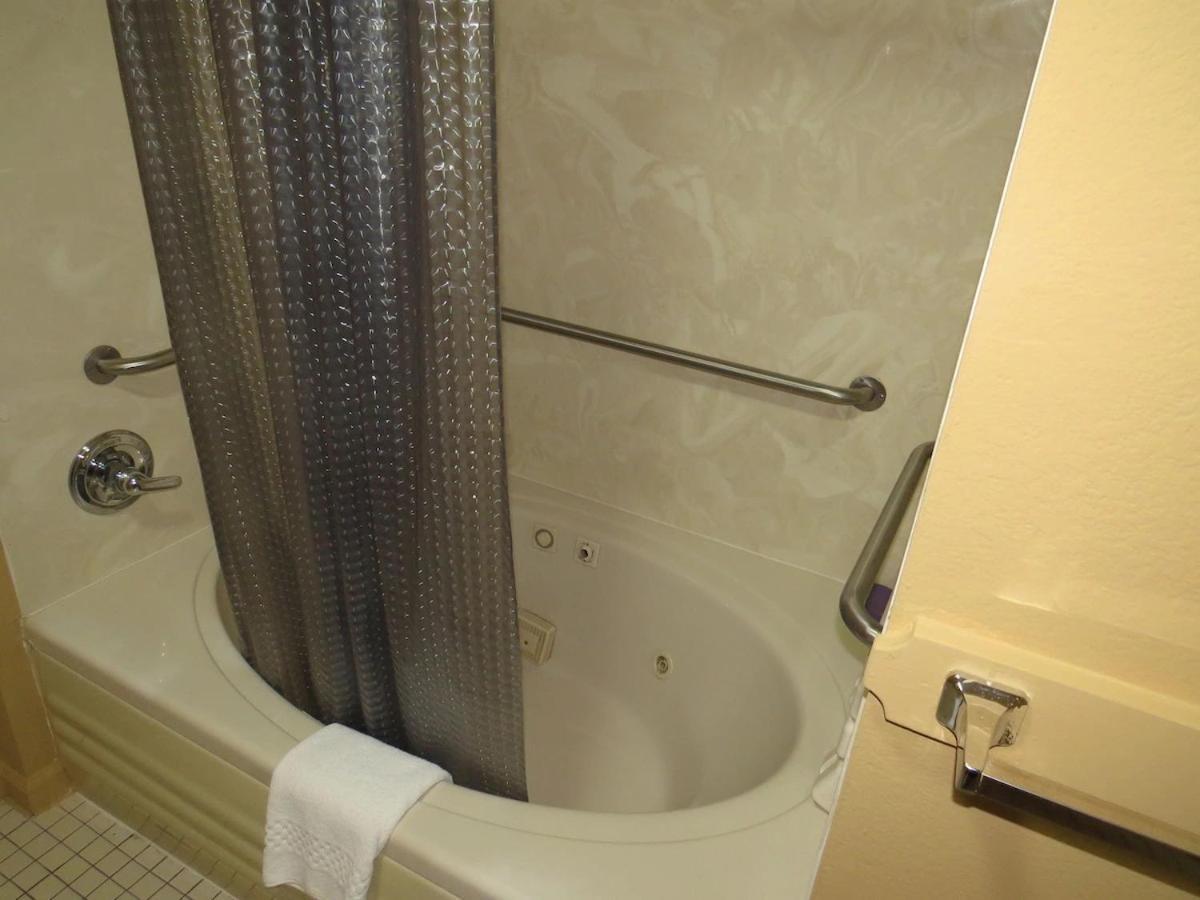 First Western Inn Caseyville Екстериор снимка